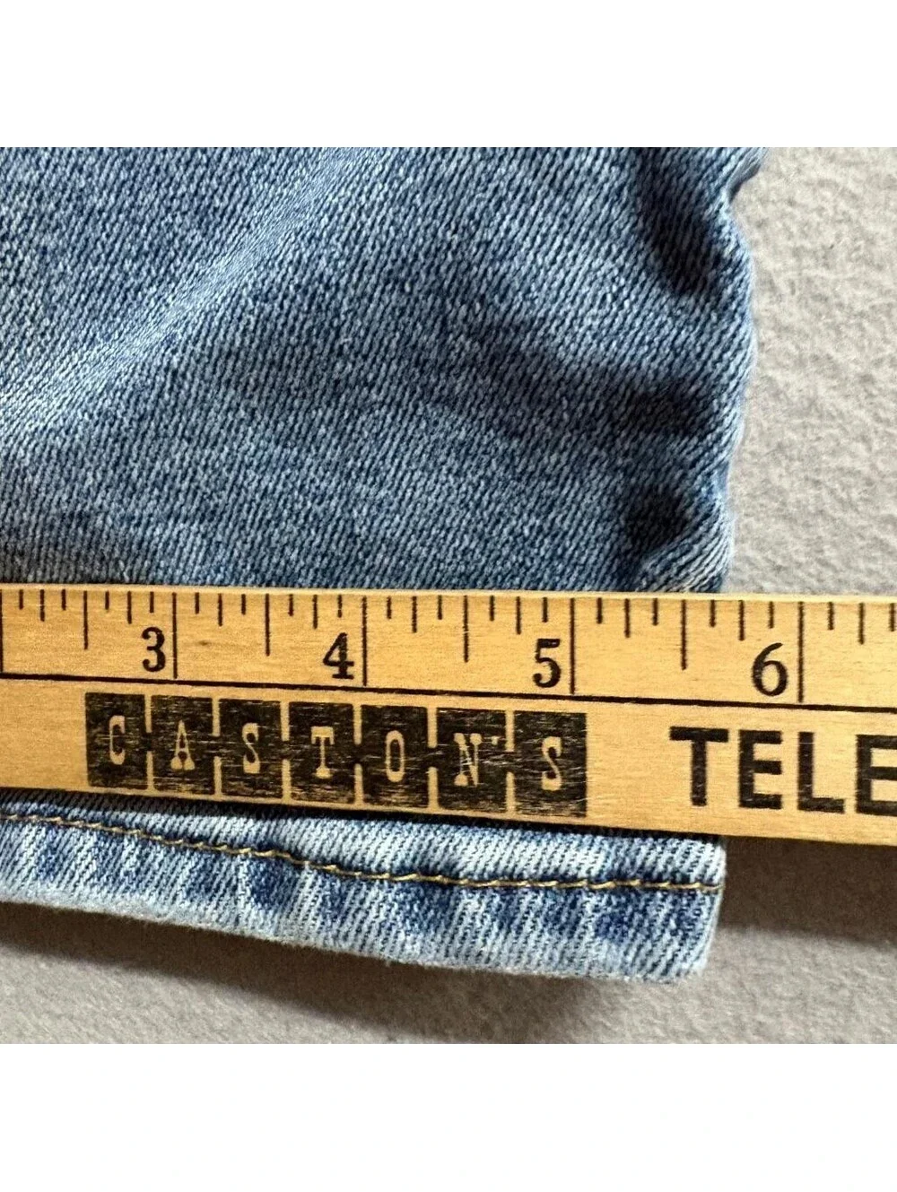 Levis High Waisted Mom Jeans Womens 28 Blue Stretch Denim Tapered Leg W28 L27